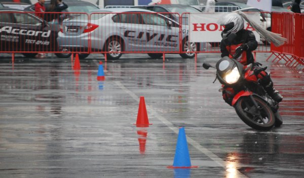 Women Who Ride: Tatiana doing Ghymkhana in the rain